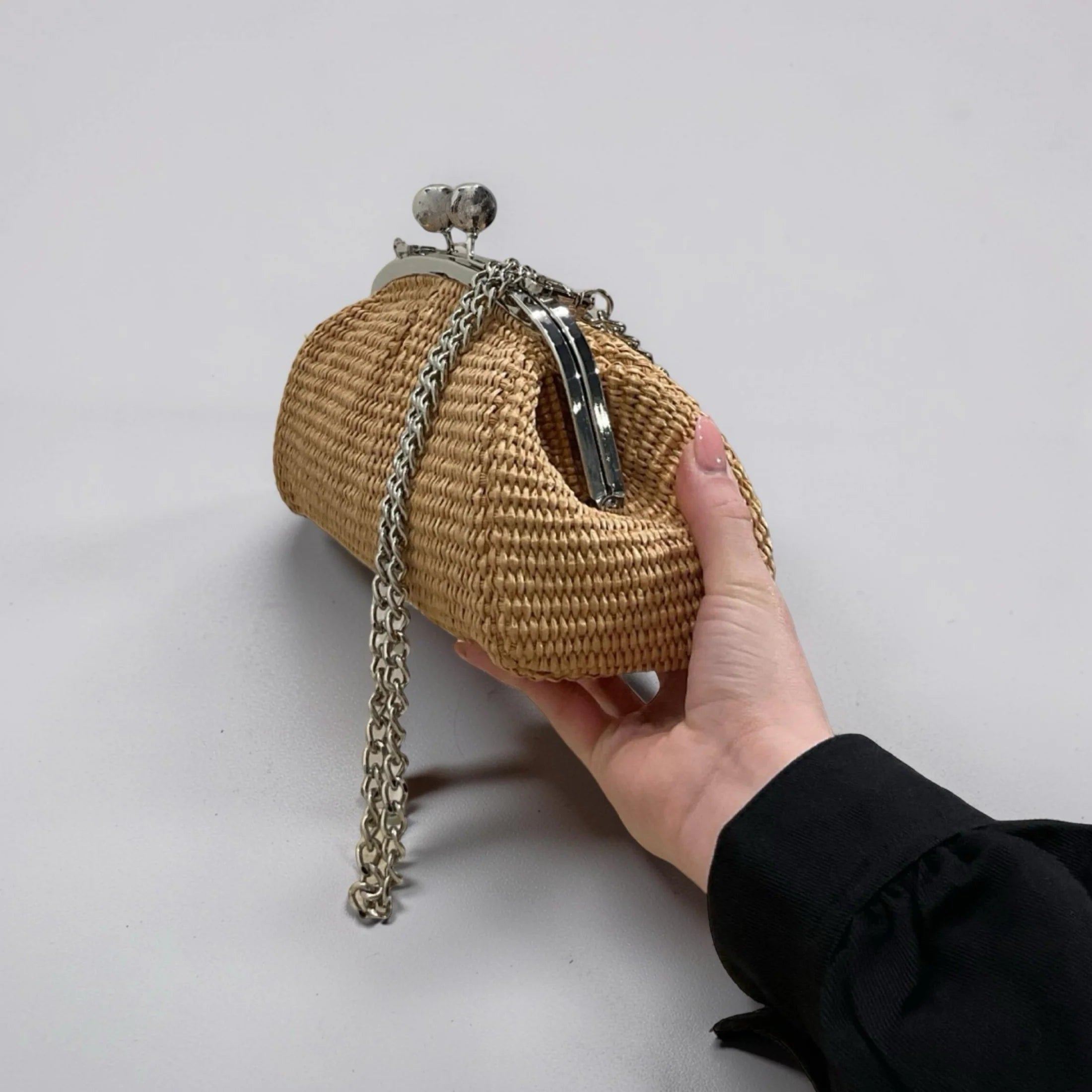 Leather and raffia bag with Meloro clasp.